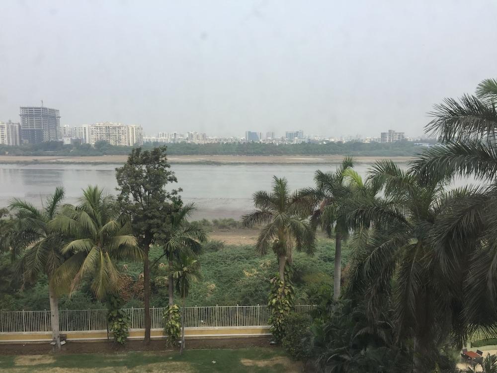 Surat Marriott Hotel Ngoại thất bức ảnh