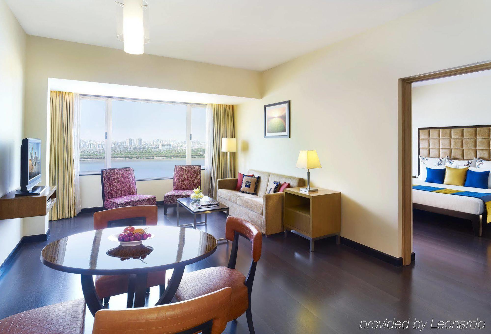 Surat Marriott Hotel Ngoại thất bức ảnh